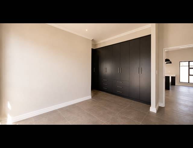 4 BEDROOM FREESTANDING FOR SALE IN SHELLEY POINT